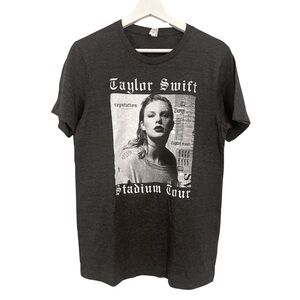 NWOT! Taylor Swift Gray Cotton Stadium Reputation Tour T-Shirt Size Medium